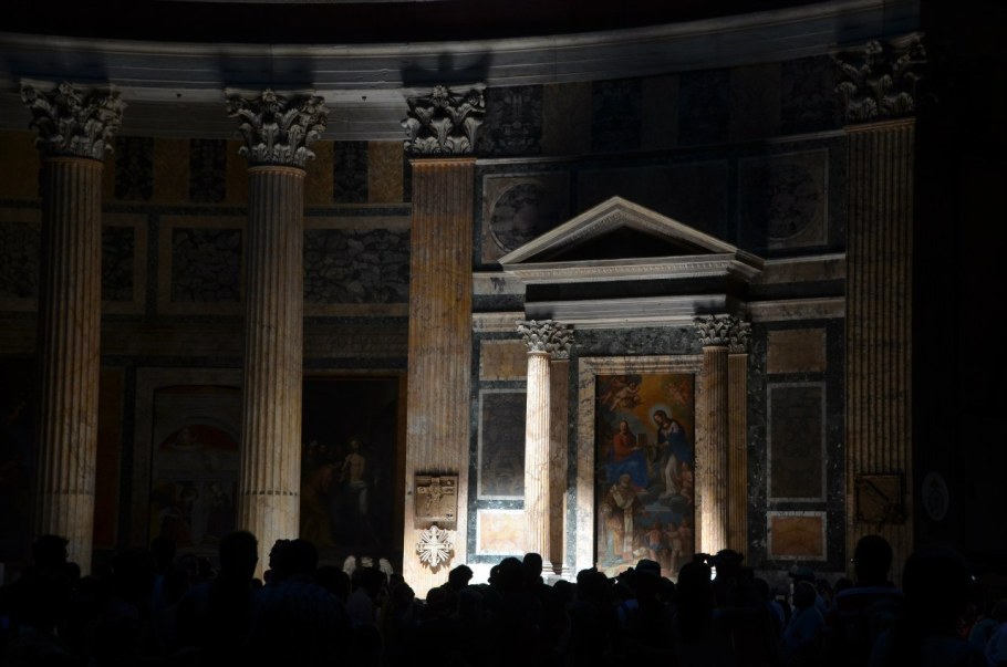 Могила Караччи в пантеоне в Риме фото и описание