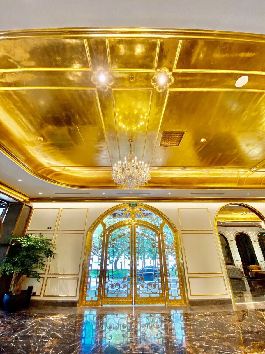 Золотой отель во Вьетнаме