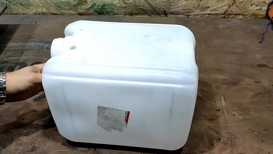 Для инструмента из 10 литровой канистры