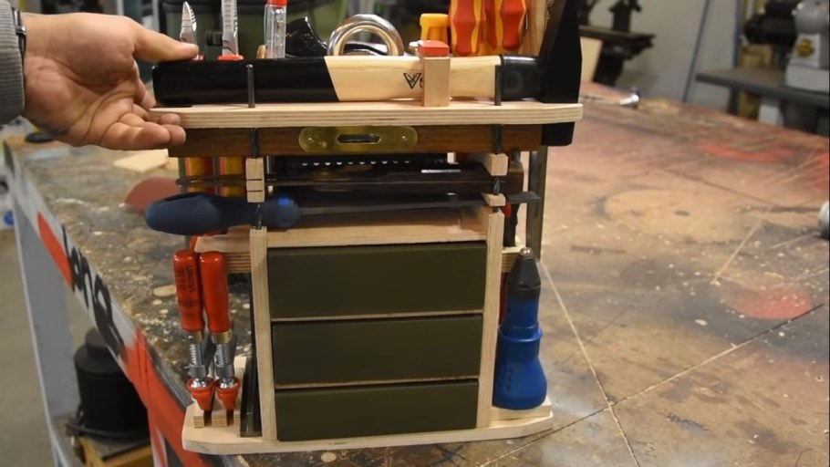 Канистра на ящик для инструментов