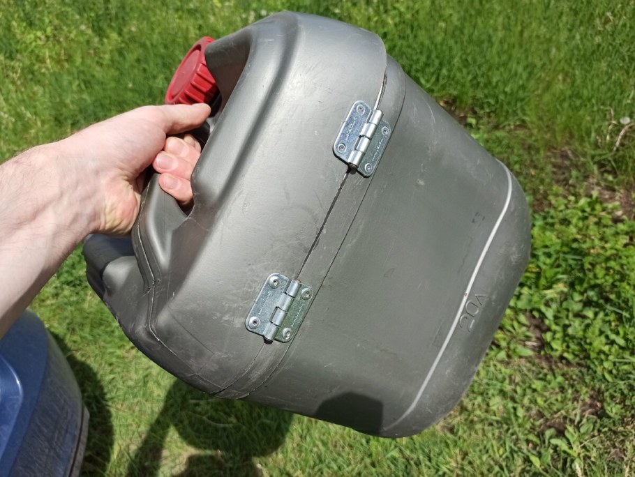 Ящик для сварки из канистры