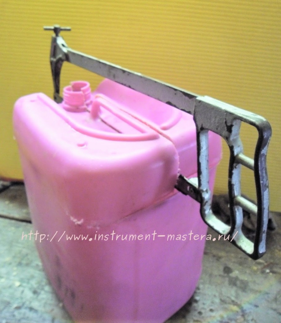 Ящик для инструментов из канистры