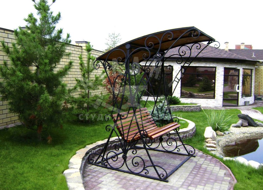 Кованые качели для сада