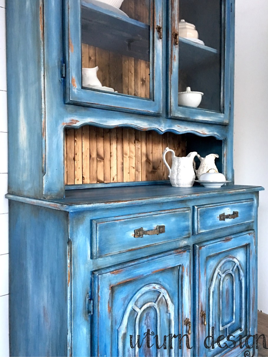 Состаренный буфет