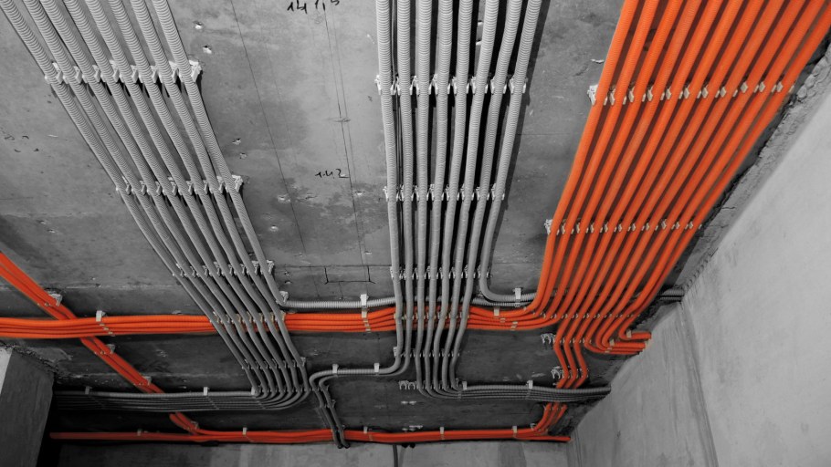 Электропроводка по потолку