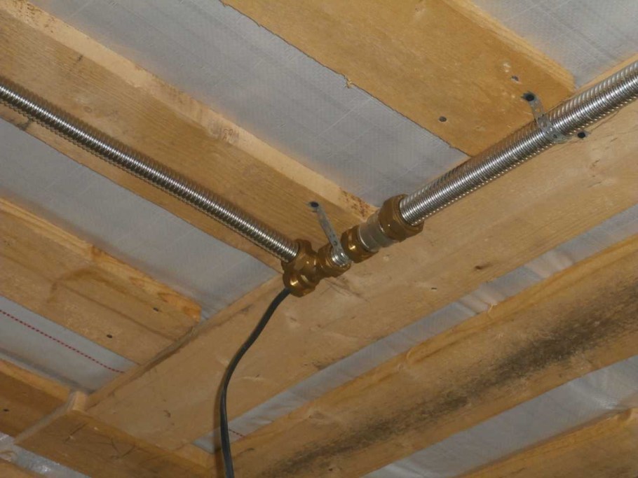 Прокладка кабеля крепление снизу