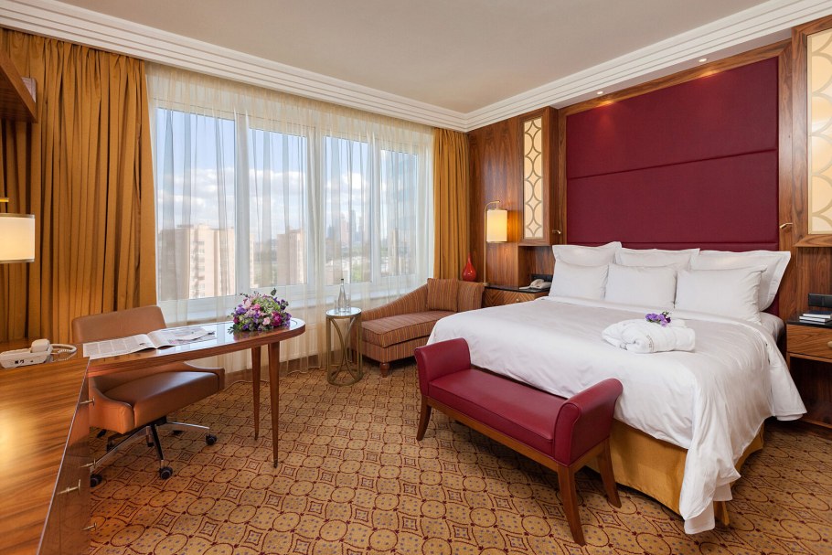 Ренессанс Москва Монарх центр 5*