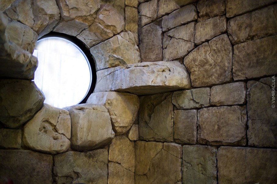 Стена из скалы