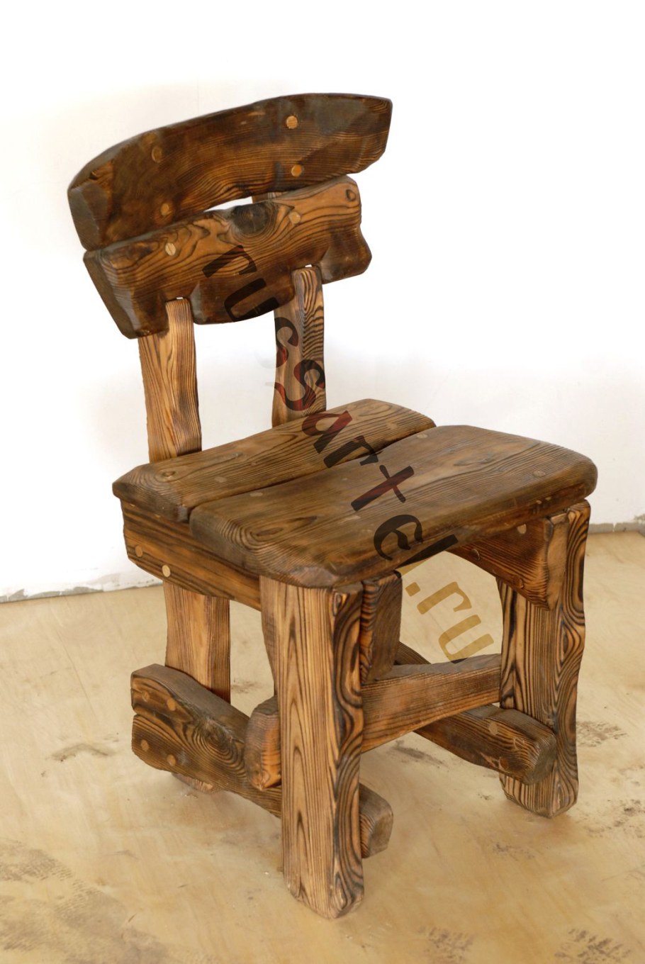 Табурет в рустикальном стиле