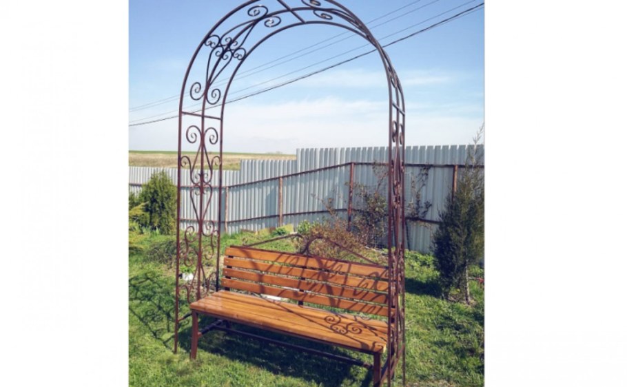 Скамейка с аркой