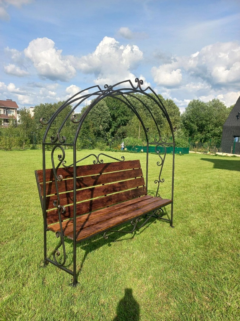Скамейка с аркой