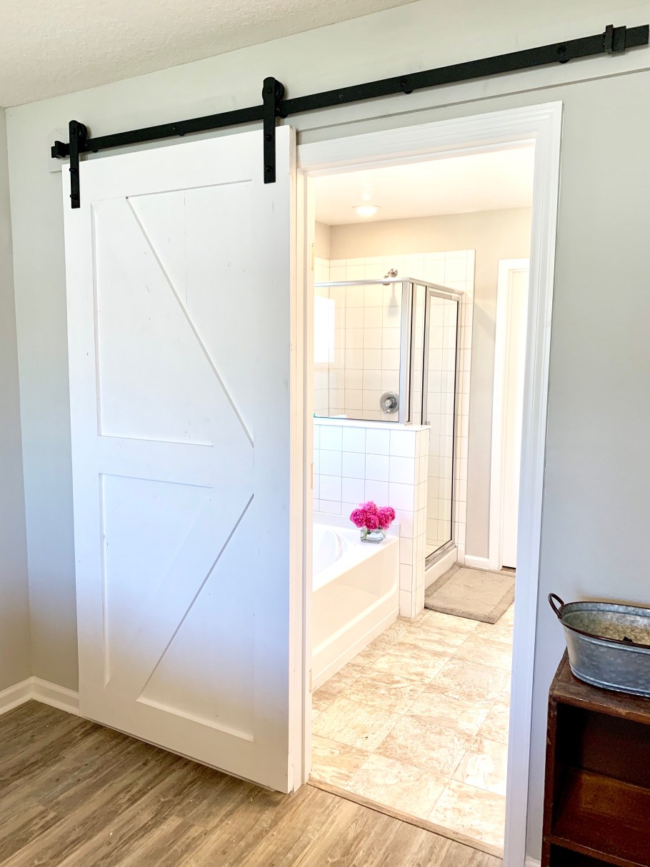 Амбарная сдвижная дверь