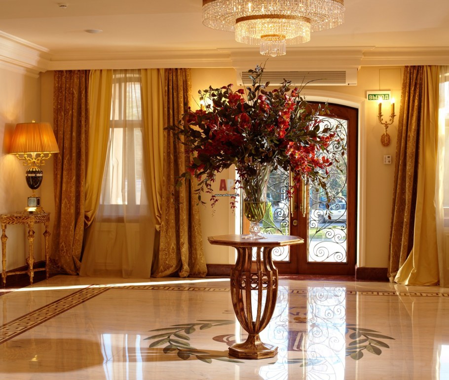 Интерьер отеля в стиле Неоклассика