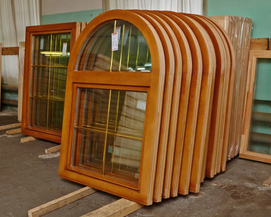 Арочные деревянные окна