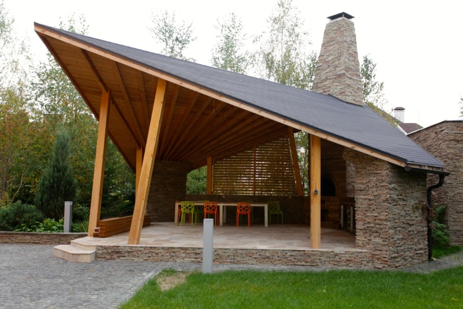 Треугольная беседка