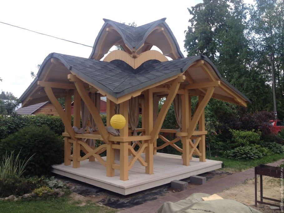Необычные беседки из дерева