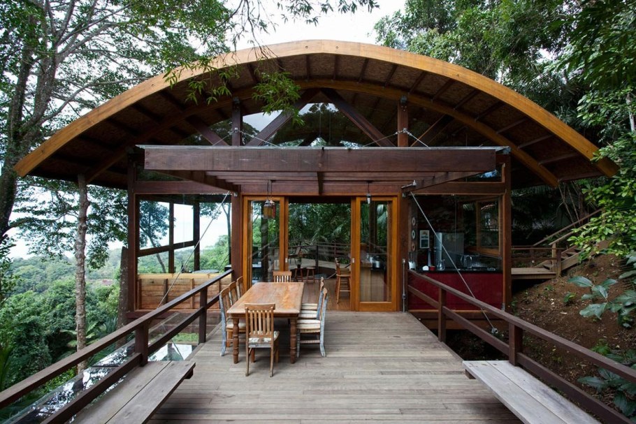 Беседка с полукруглой крышей