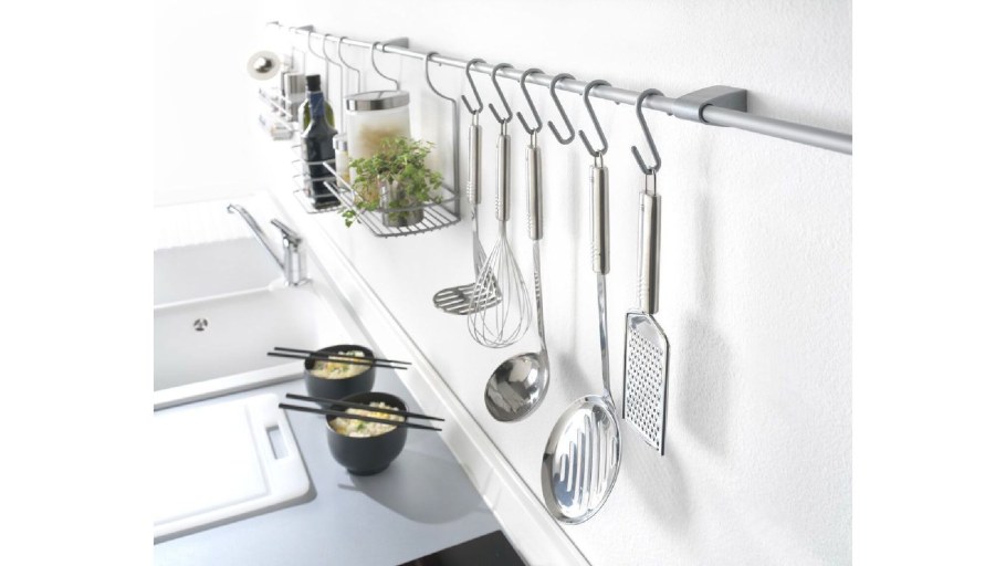 Рейлинговая навесная система кухни