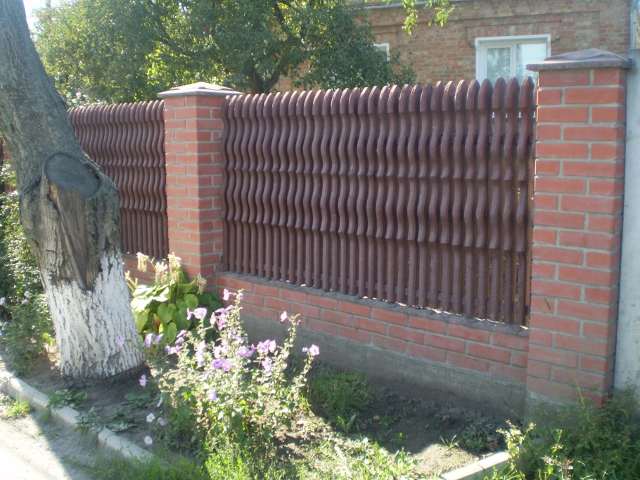 Объемный деревянный забор