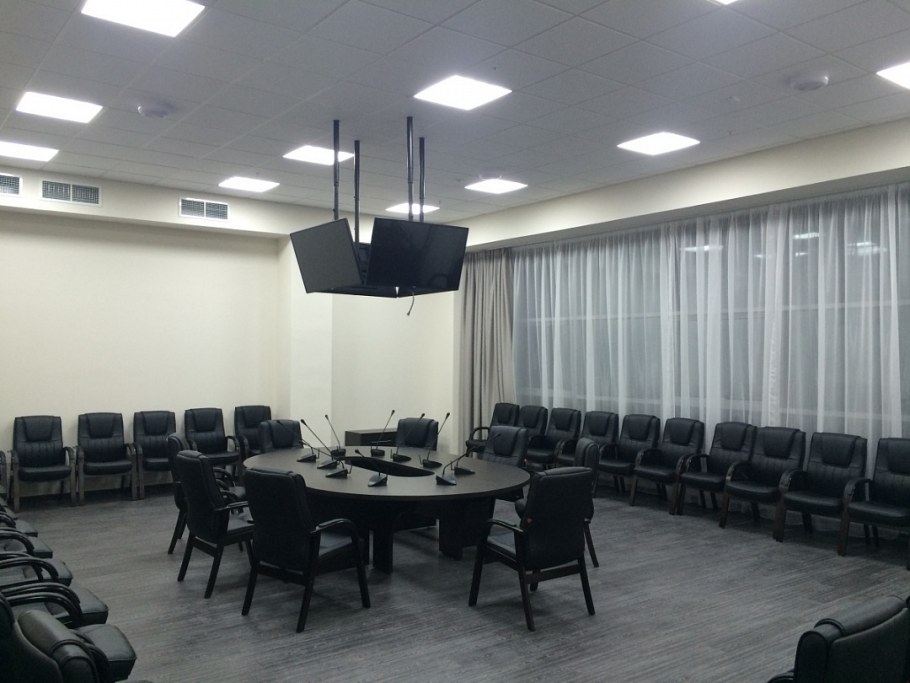 «Универсальный конференц-зал», «Luciano»