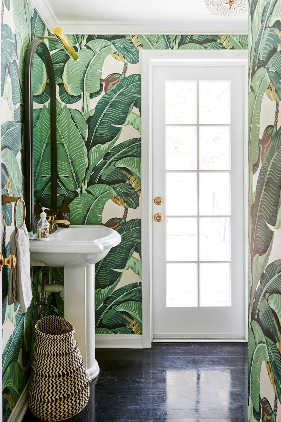 Ванная в тропическом стиле