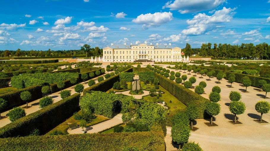 Рундале дворец французский сад