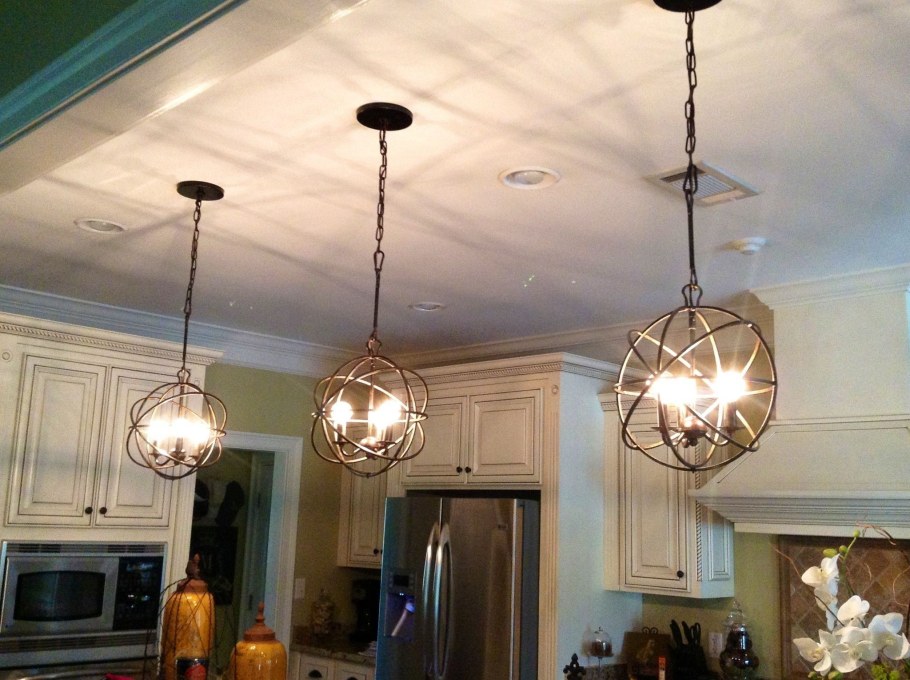 Простая люстра на кухню