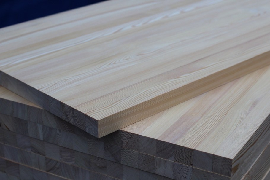 Щит лиственница 40 мм цельноламельный