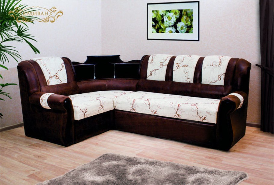 Угловой диван с полочкой в углу