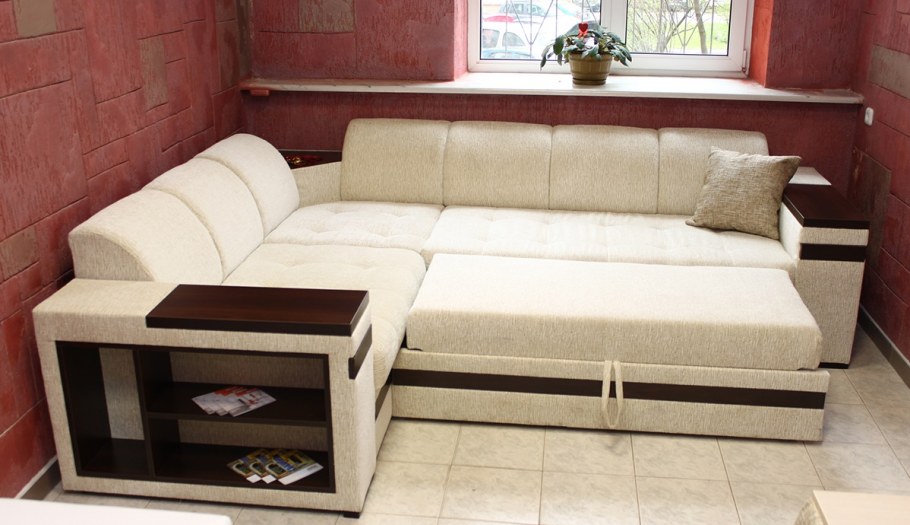 Диваны со столиком сбоку