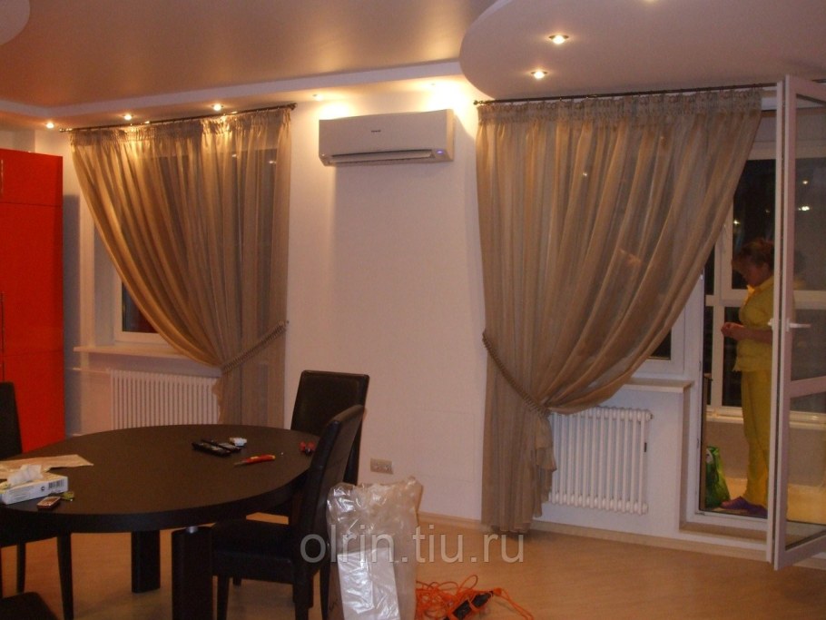 Шторы на кухню с балконной дверью