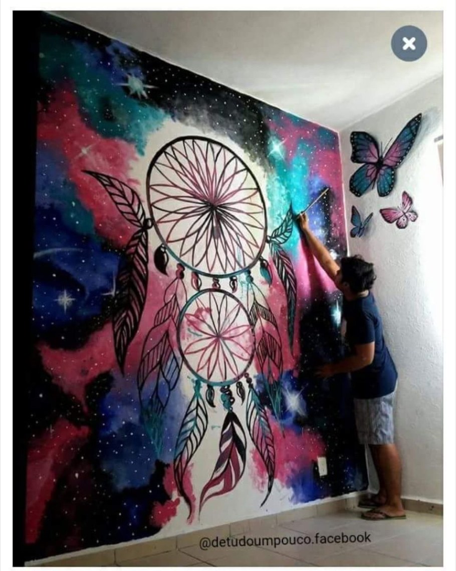 Разрисованные стены в комнате