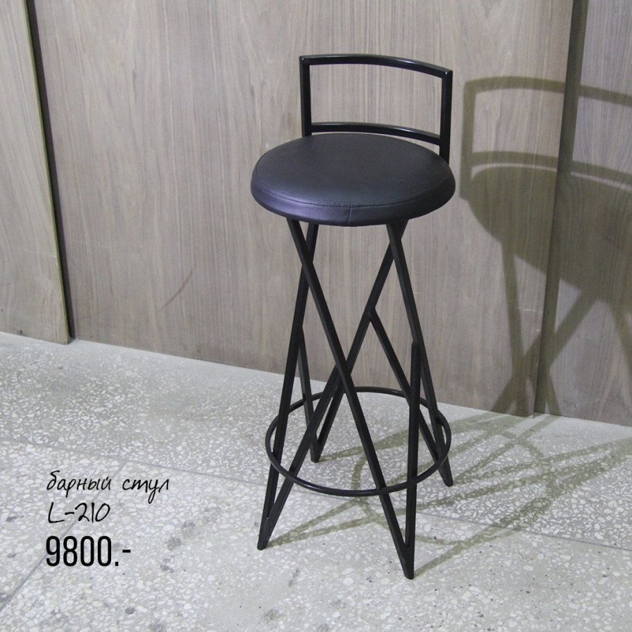 Стулья металлические с мягким сиденьем в стиле лофт