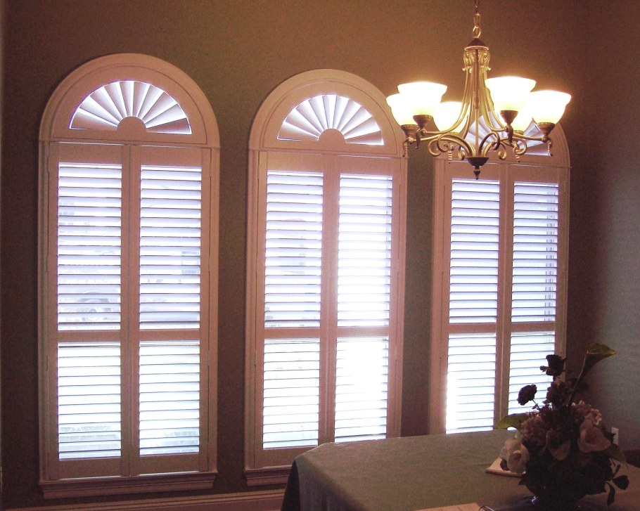 Жалюзи окно арка деревянные