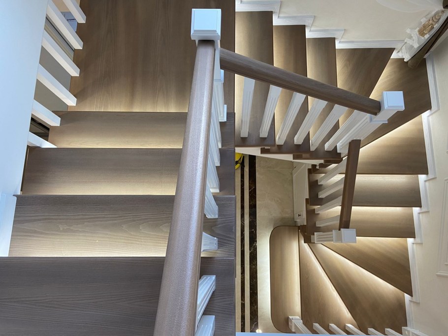 Подсветка лестницы на ступенях