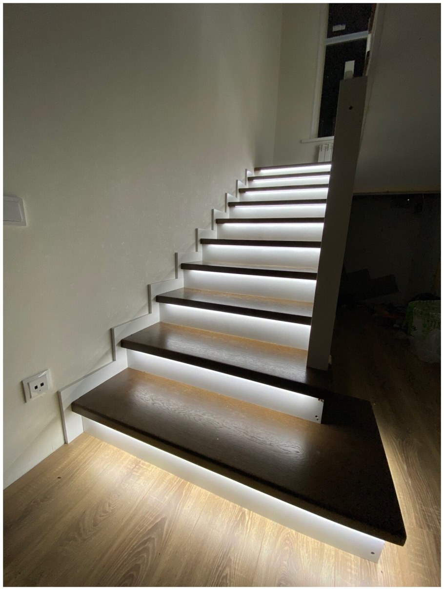 Подсветка лестницы на ступенях