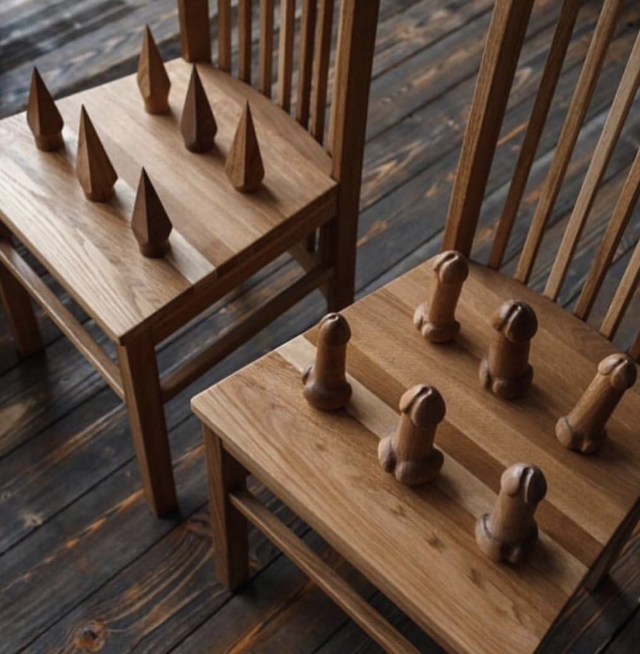 Пики точеные и два стула