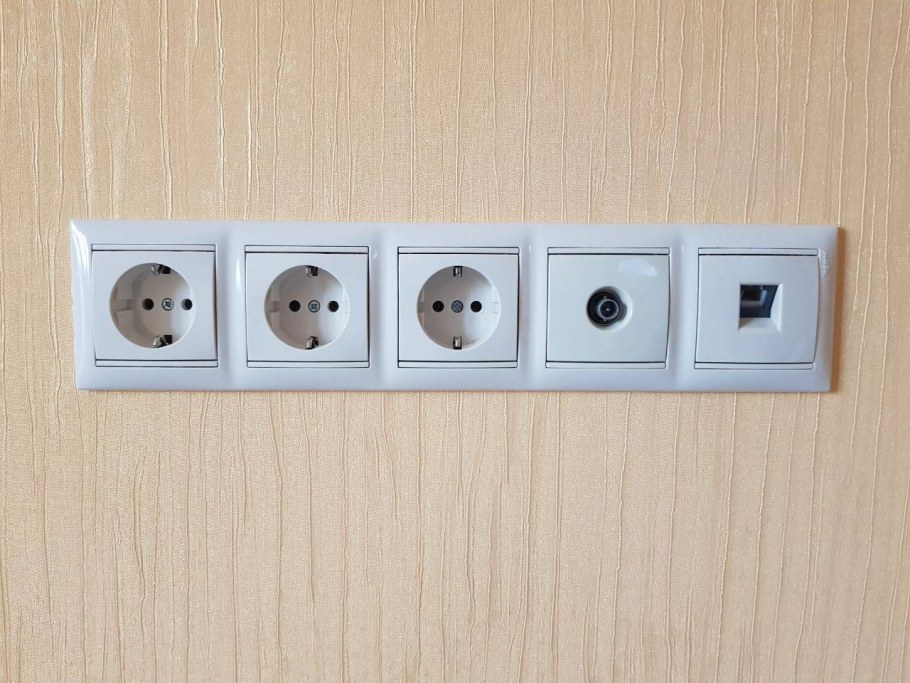 Блок розеток на 3 розетки для скрытой проводки