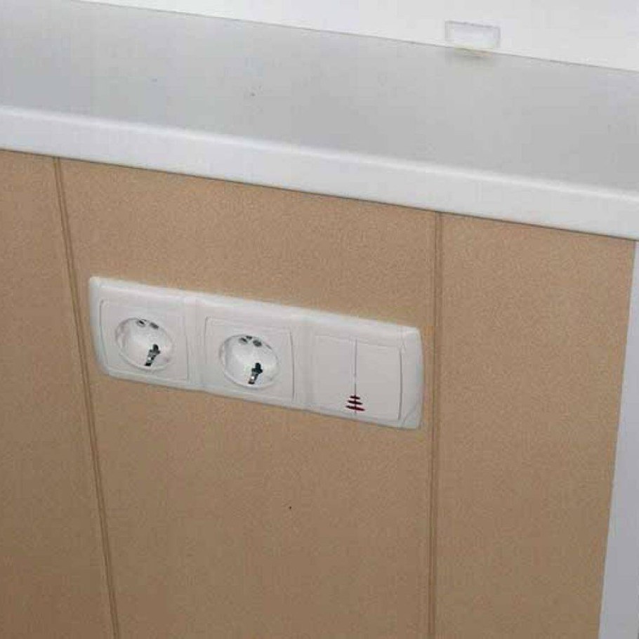 Розетки в пластиковых панелях