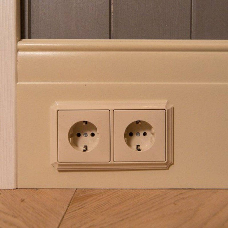 Кабель-канал плинтус IEK 75x20