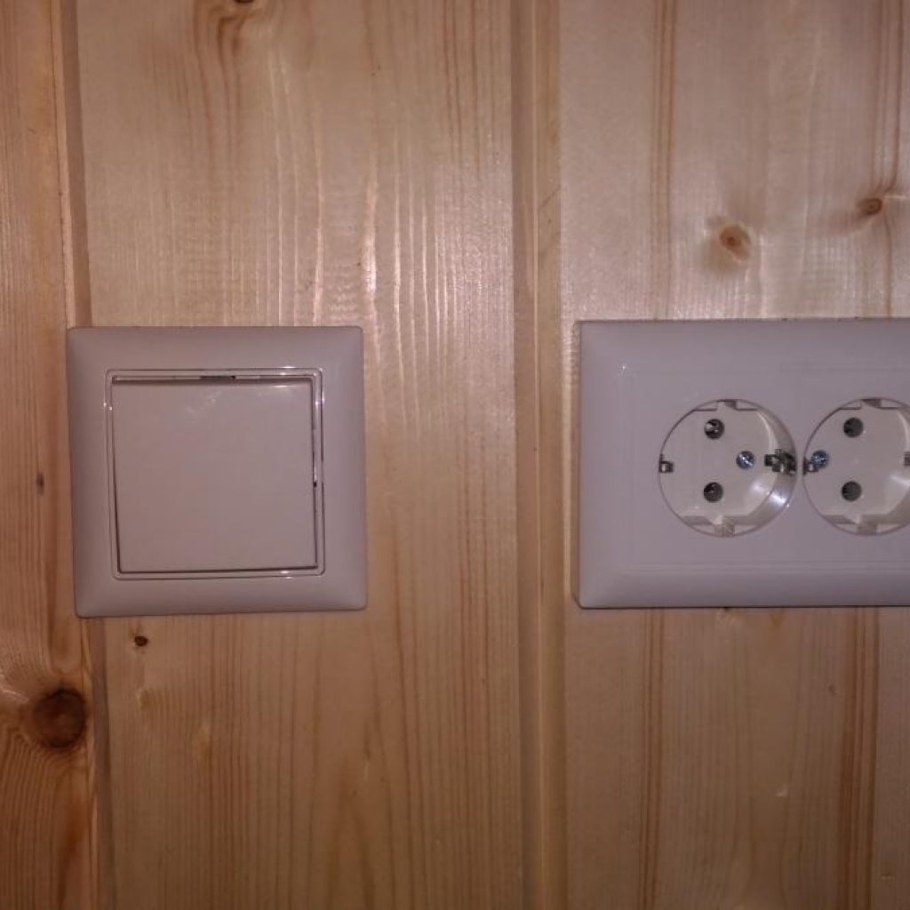 Розетки и выключатели для вагонки