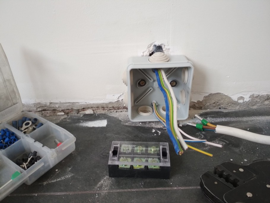 Клеммник на 3 провода для варочной панели