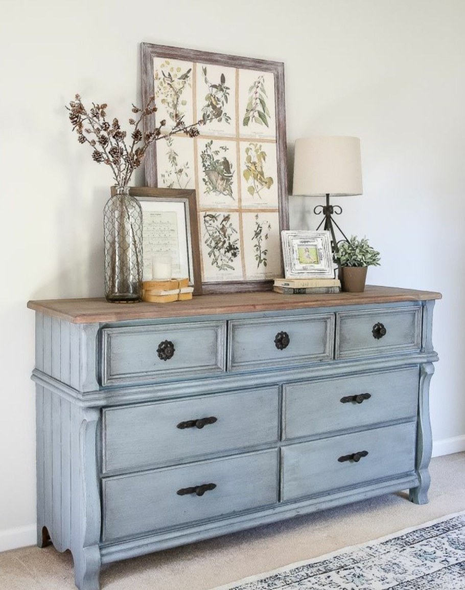 Состаренный комод