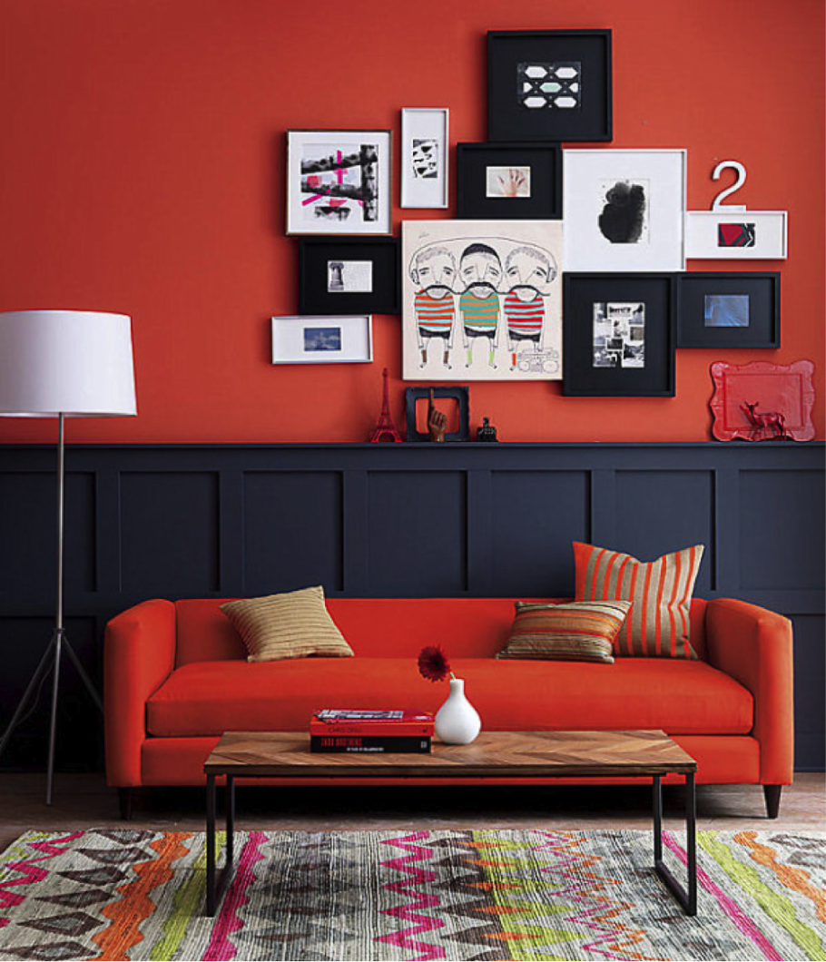 Комната с красными стенами