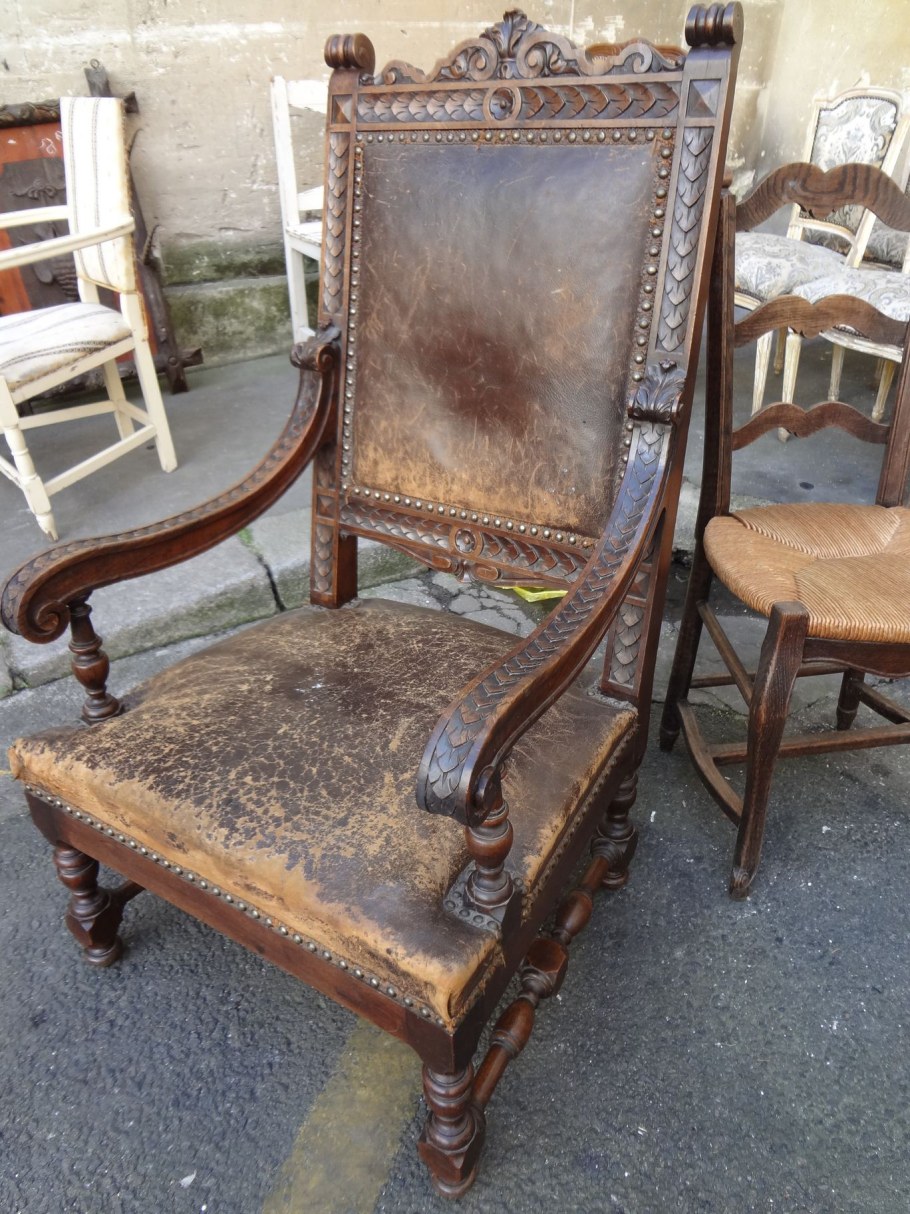 Кресло 19 века сзади