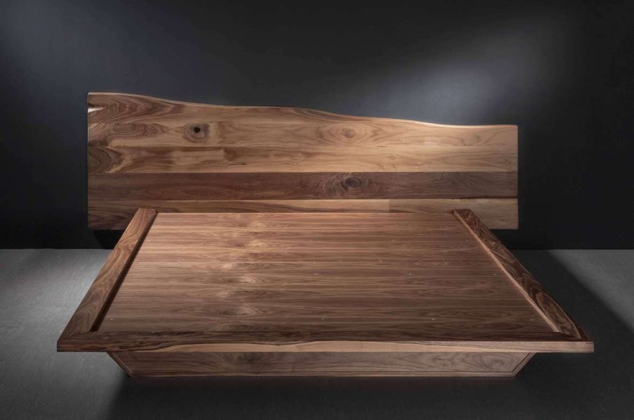 Кровать из массива ореха