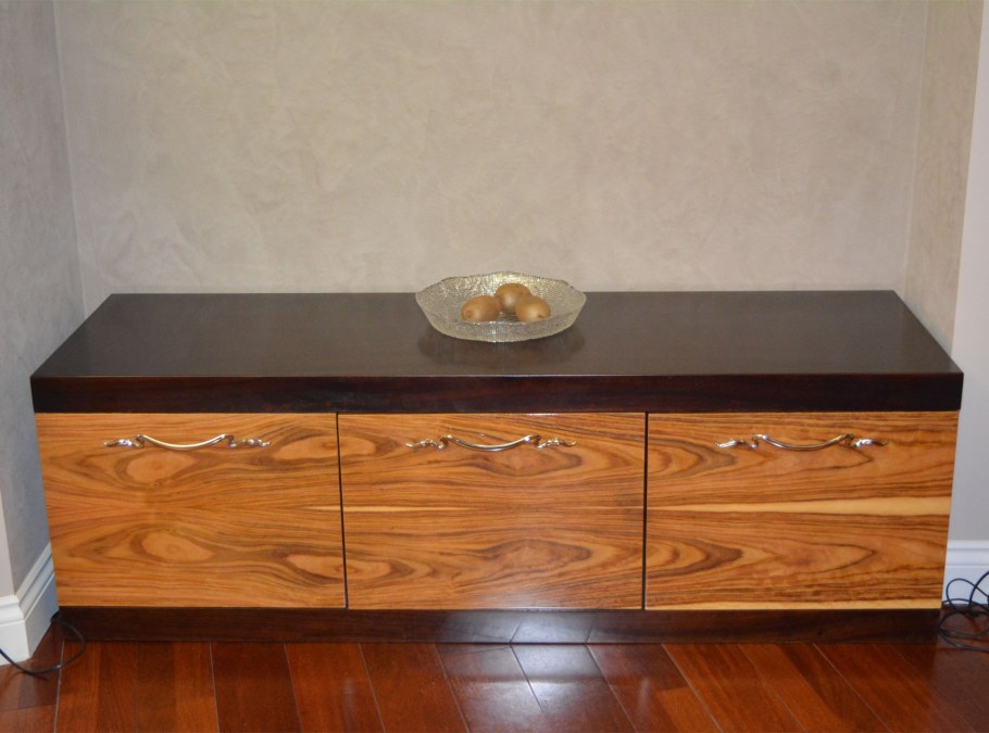 Тумба под телевизор из шпона