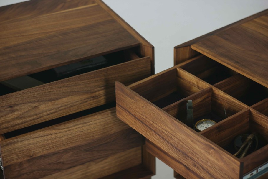 Этажерка из американского ореха