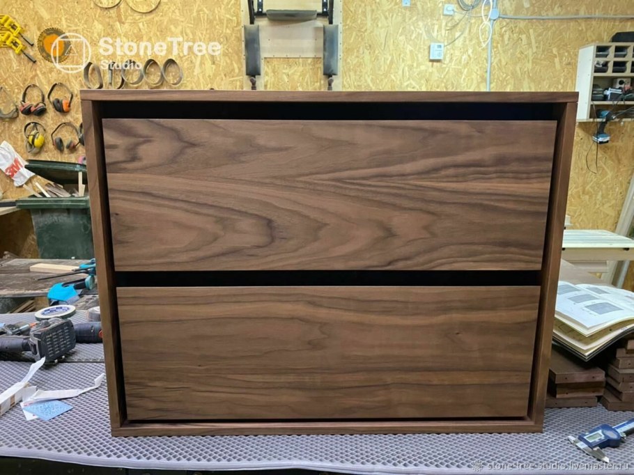 Тумбочка из шпона ореха американского купить