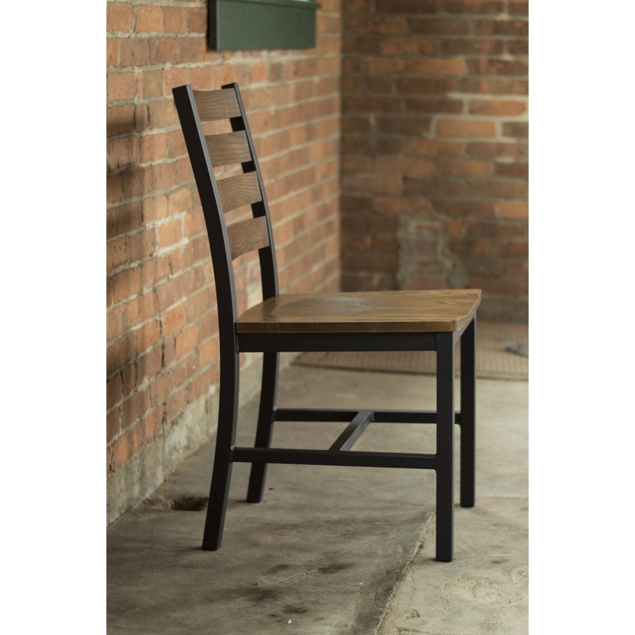 Стулья из металла и дерева